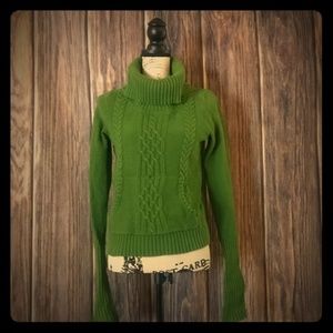 Old Navy green longsleeved turtleneck